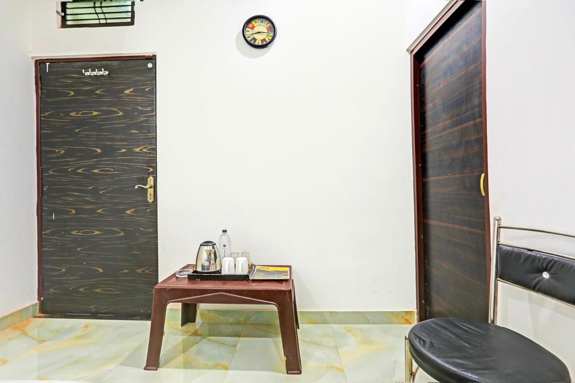 Hotel O The Maruti Paying Guest House Bénarès Extérieur photo